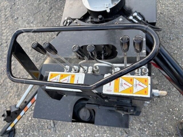 Гусеничная рабочая платформа Oil & Steel Octopussy 14.12 Twin