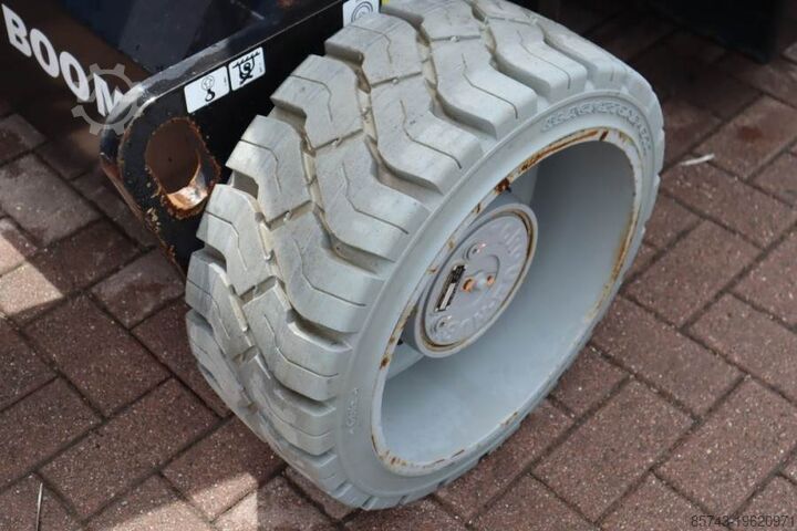 Шарнирно-телескопическая рабочая платформа Genie Z33/18 Electric, 12m Working Height, 5.6m Reach, 2