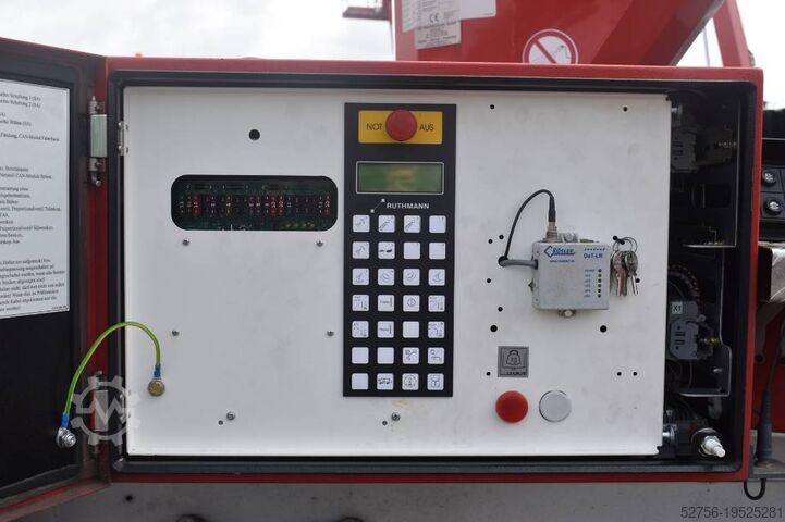 Платформа, установленная на грузовике Ruthmann TB300