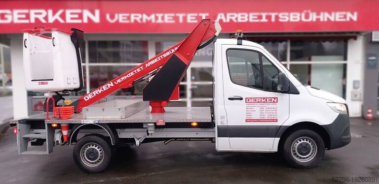 Платформа, установленная на грузовике France Elevateur Topy 10.2