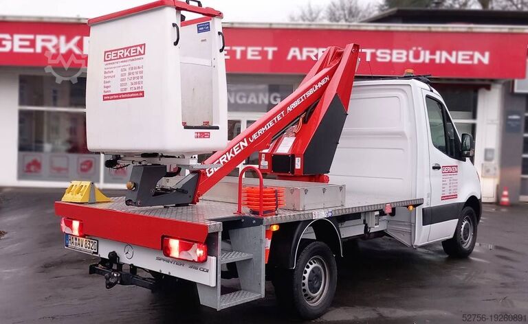 Платформа, установленная на грузовике France Elevateur Topy 10.2