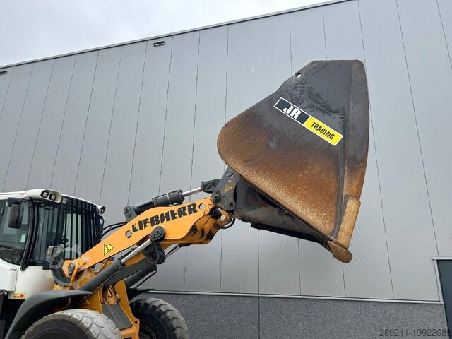 Колесный погрузчик Liebherr L 550 (Comes with High-tip - Mit Hochkipper)