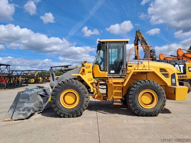 Колесный погрузчик Volvo L 105