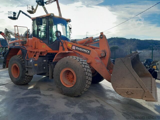 Колесный погрузчик Doosan DL300