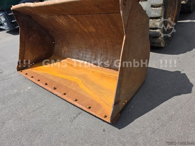 Погрузчик с колёсным шасси LIEBHERR 514 Stereo / Reifen 90% / D-Maschine