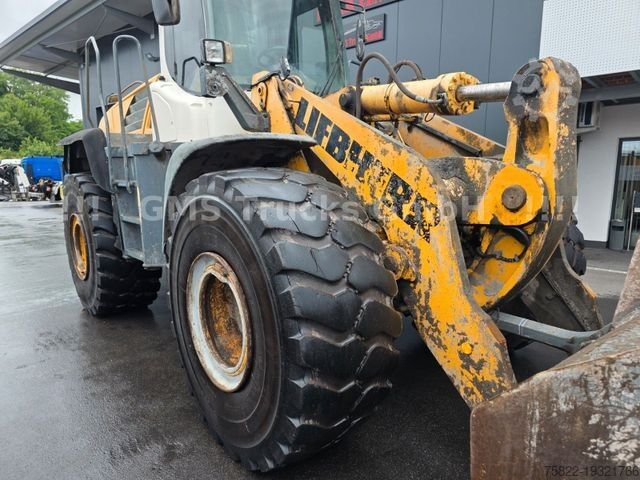 Погрузчик с колёсным шасси LIEBHERR L 576 2+2 / German / Waage / Klima / ZSA