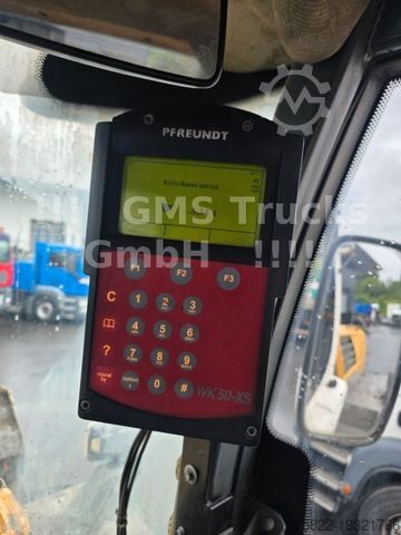 Погрузчик с колёсным шасси LIEBHERR L 576 2+2 / German / Waage / Klima / ZSA