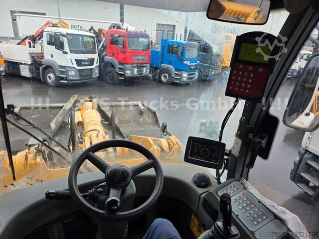 Погрузчик с колёсным шасси LIEBHERR L 576 2+2 / German / Waage / Klima / ZSA