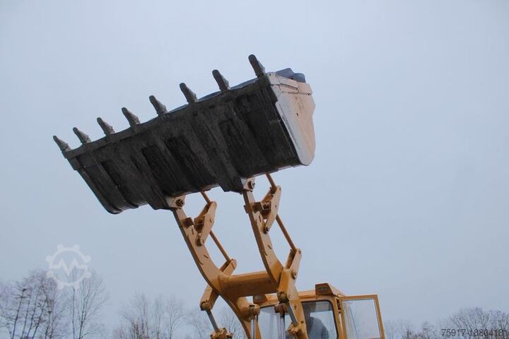 Погрузчик с колёсным шасси CAT 966 C