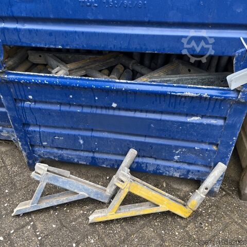 материалы для строительных лесов Layher AR U-Console met pen 0,39m. gebruikt