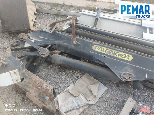 кран, установленный на грузовике JIB PALFINGER PJ080