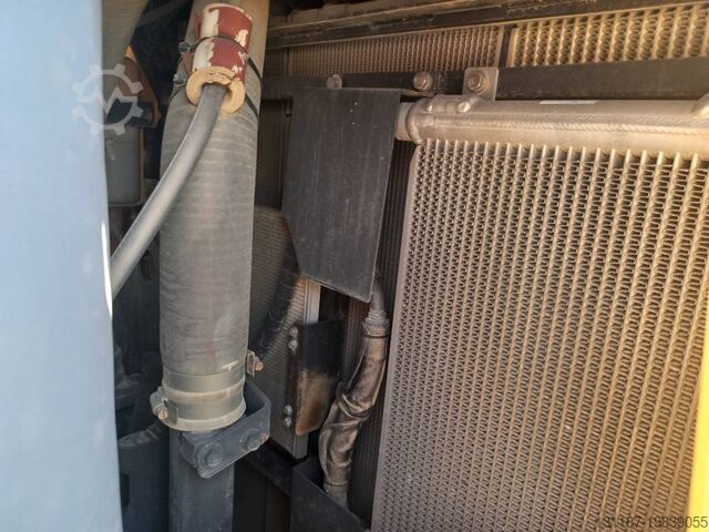 Нивелировочная машина Komatsu D155A-6R (4 pieces available in Abu Dhabi)