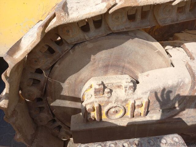 Нивелировочная машина Komatsu D155A-6R (4 pieces available in Abu Dhabi)