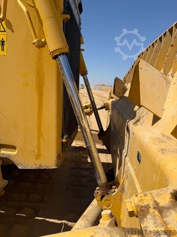 Нивелировочная машина Komatsu D155A-6R (4 pieces available in Abu Dhabi)