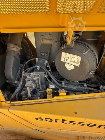 Нивелировочная машина Komatsu D155A-6R (4 pieces available in Abu Dhabi)