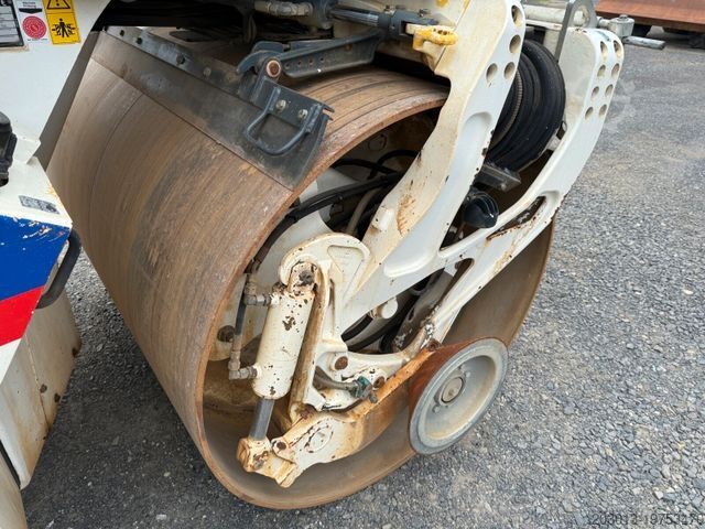 Одновальцовый каток BOMAG BW 174 AP-4 AM Walze 12 Ton *Vibrator *Streuer