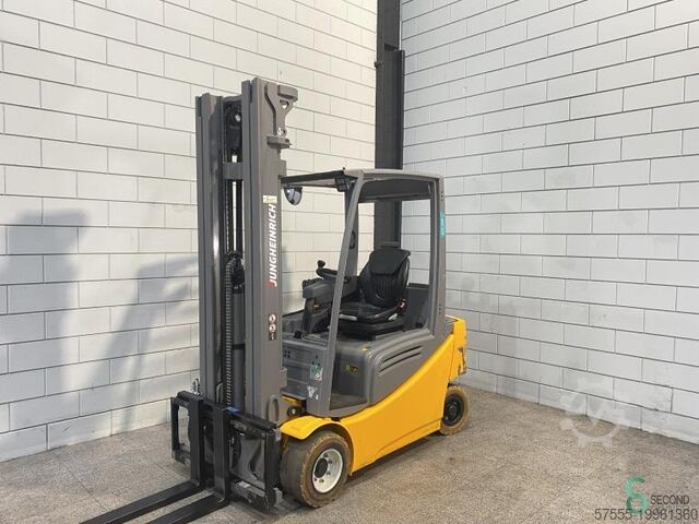 Вилочный погрузчик Jungheinrich EFG 320 EFG