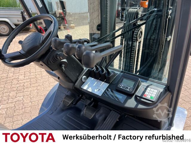 Вилочный погрузчик на сжиженном газе Toyota 02-8 FGF 25, Waage