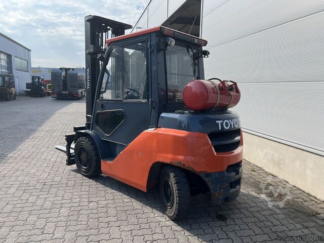 Вилочный погрузчик на сжиженном газе Toyota 8 FG 35 N