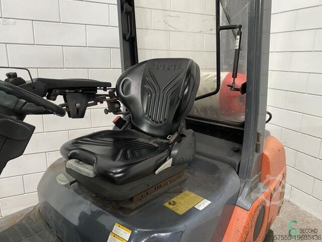 Вилочный погрузчик Toyota 02-8 FGF 25 FGF