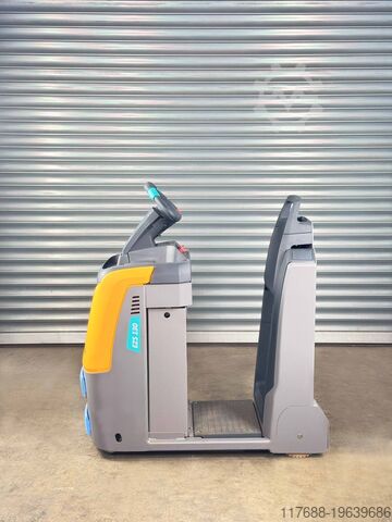 Трактор Jungheinrich EZS 130 - Service Neu - int. Ladegerät - 2.000 Zug