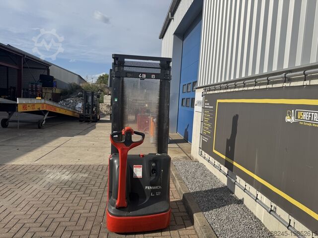 VS-22332 Электрический компактный штабелер Linde L 12, высота подъема 3 324 мм LINDE L 12