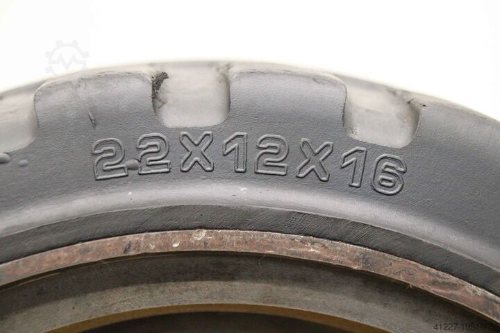 Шины из твердой резины Bergougnan 22x12x16