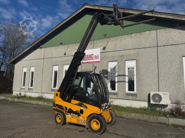 Вилочный погрузчик с телескопической стрелой JCB TLT30D 3 ton diesel.