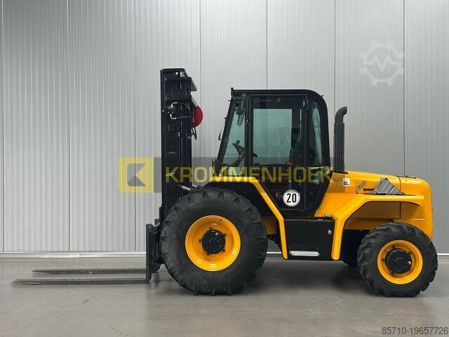 Вездеходный вилочный погрузчик JCB 940