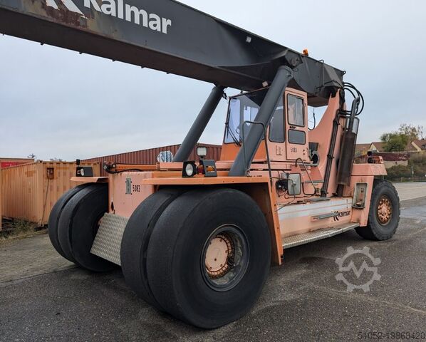Ричстакер с полным контейнером Kalmar DC4560RC4