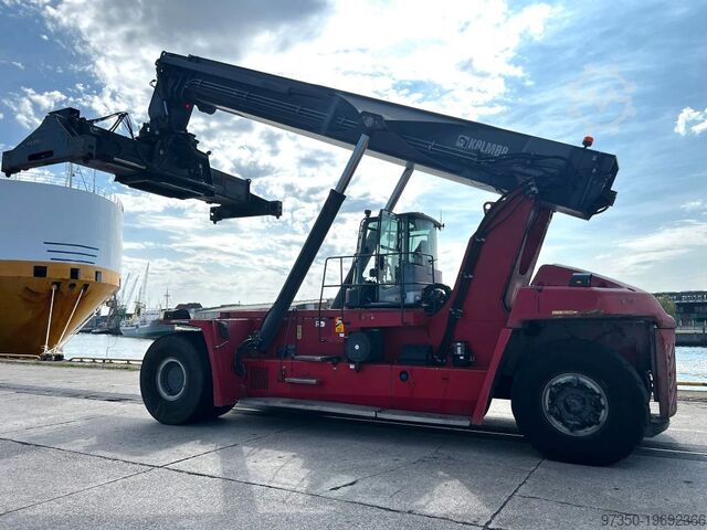 Ричстакер с полным контейнером Kalmar DRG450-65S5