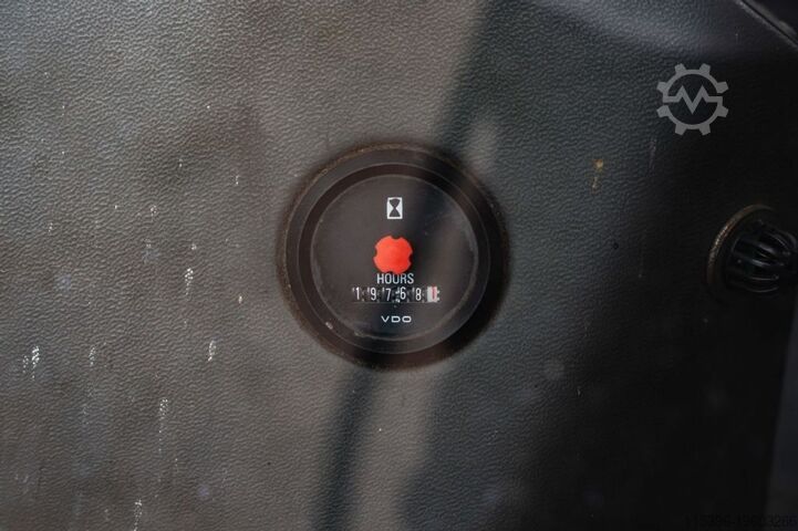 Ричстакер с полным контейнером Kalmar DRF450-60C5