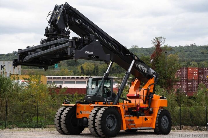 Ричстакер с полным контейнером Kalmar DRG450-60C5X