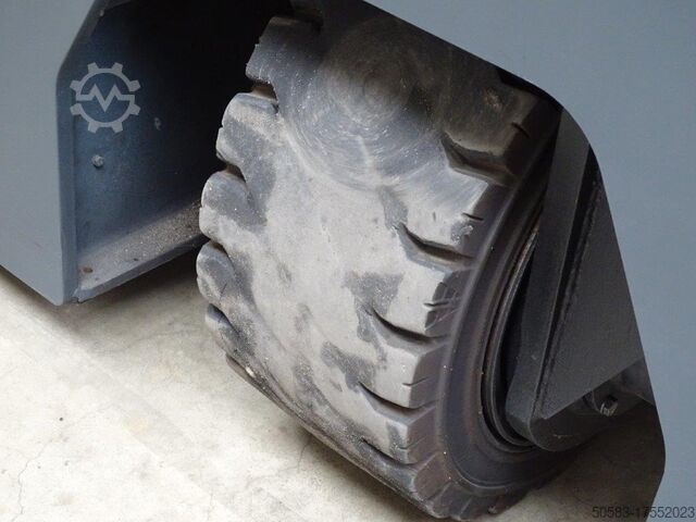 Четырехсторонний боковой загрузчик Combilift ESL5067