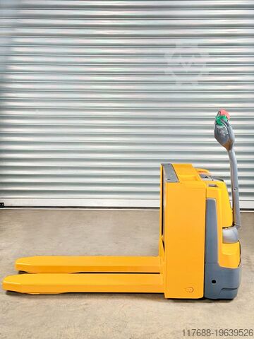 Транспортировочное средство Jungheinrich Service Neu - Batterie 80% - 2t - nur 3.678 Std.