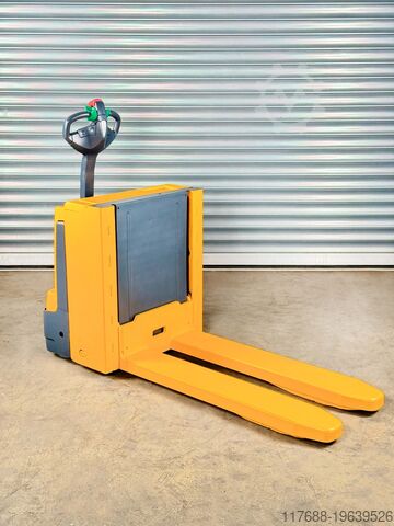 Транспортировочное средство Jungheinrich Service Neu - Batterie 80% - 2t - nur 3.678 Std.