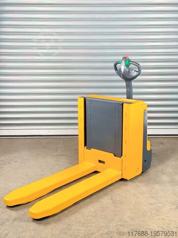 Транспортировочное средство Jungheinrich Service Neu - Batterie 81% - 2t - nur 2.077 Std.