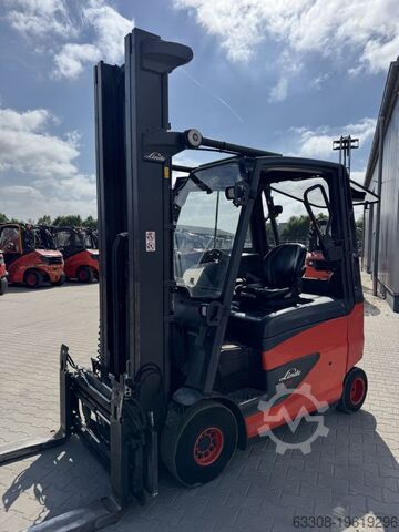 Электрический 4-х колесный вилочный погрузчик Linde E25HL-02/600