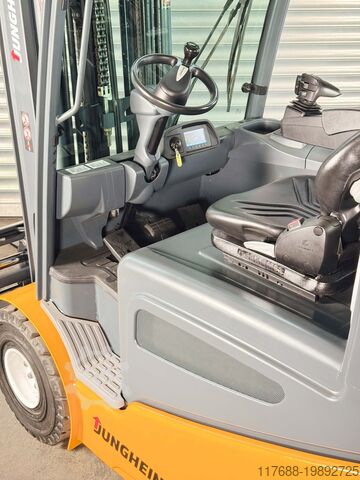 Электрический 4-колесный Jungheinrich EFG S30 - Service Neu - Batterie 90% - 7.5m Hub