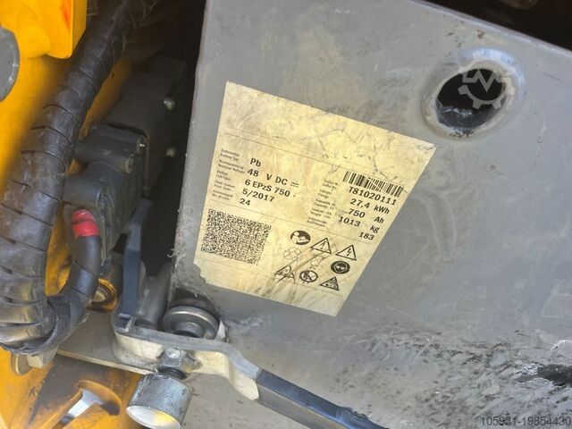 Электрический 3-колесный вилочный погрузчик Jungheinrich EFG220