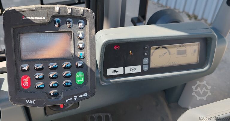 Электрический – 3 колеса Jungheinrich EFG 215 / 7380mh/ 2016y