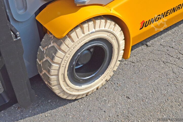 3-колесный вилочный погрузчик Jungheinrich EFG 115