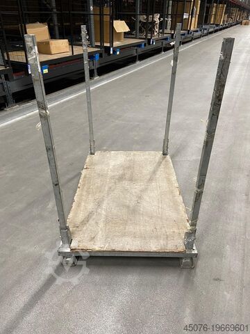 400 шт. штабелируемых складских стеллажей  