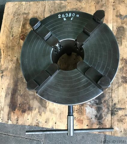 Четыре челюстных патрона AROWA Combi 9 C