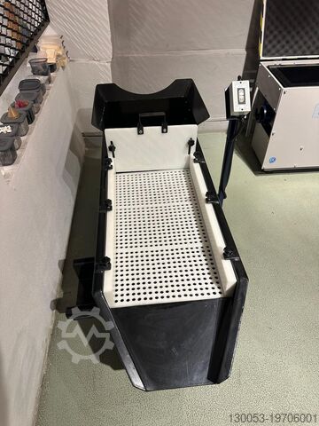 станок для удаления заусенцев с листового металла ZEGA ZGE60 Vibratory Sieving Machine