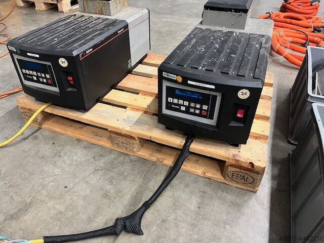 Устройство для нанесения клея-расплава Система резервуаров Dynamelt Dynatec Dynamelt Schmelzklebstoff Auftragskopf