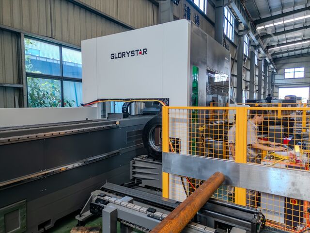 Лазерный труборезный станок Three-chunk Pipe Cutting Machine 20KW NS-6036HG