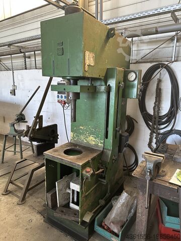 Гидравлический пресс WMW HydraulischePresse VEB Zeulenroda PYE10N