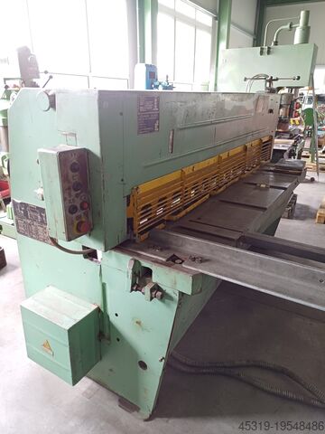 Гильотинные ножницы STANKOIMPORT 2000 x 6 mm