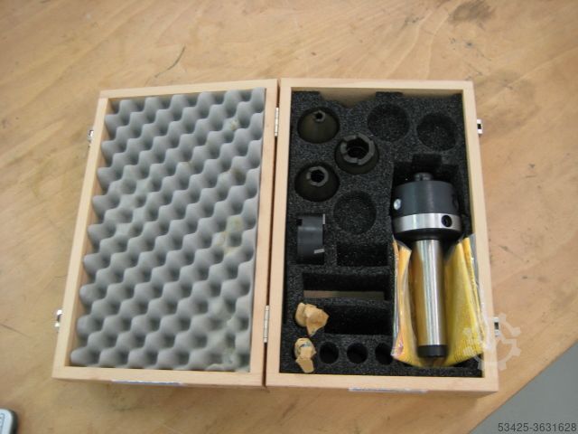 Передняя втулка установлена в деревянном ящике RÖHM Mitnehmersatz